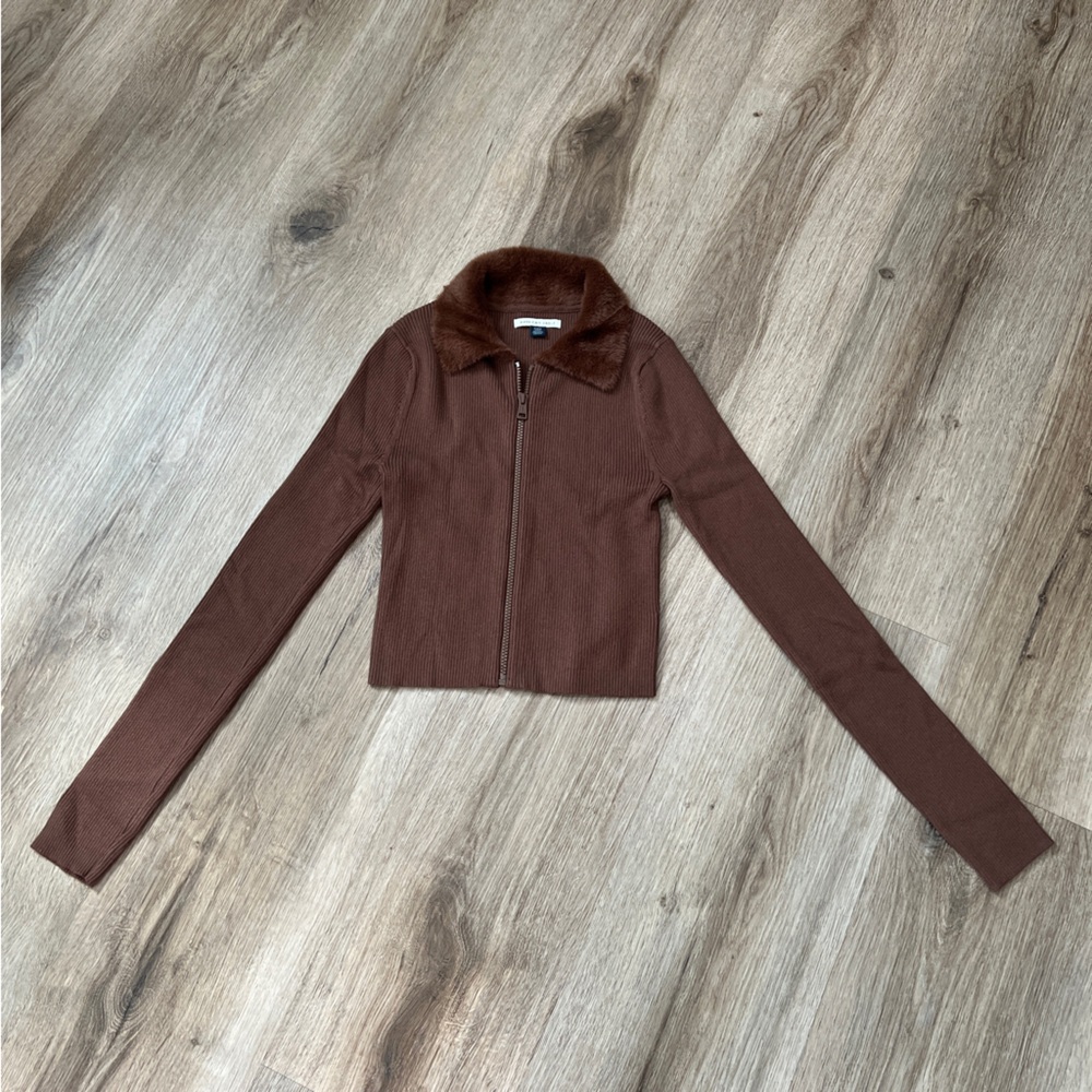 American Eagle Outfitters Women’s Brown Cropped Sweater Top with Faux Fur Collar